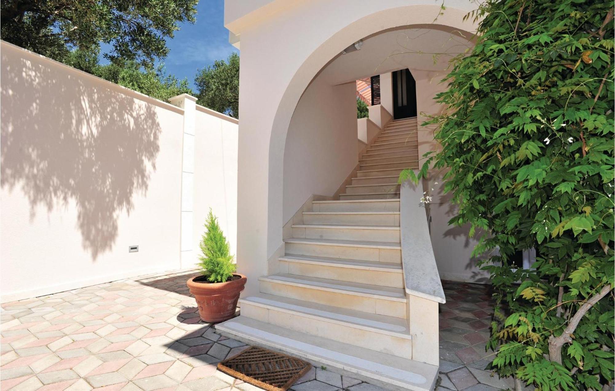 3 Bedroom Gorgeous Home In Makarska Dış mekan fotoğraf