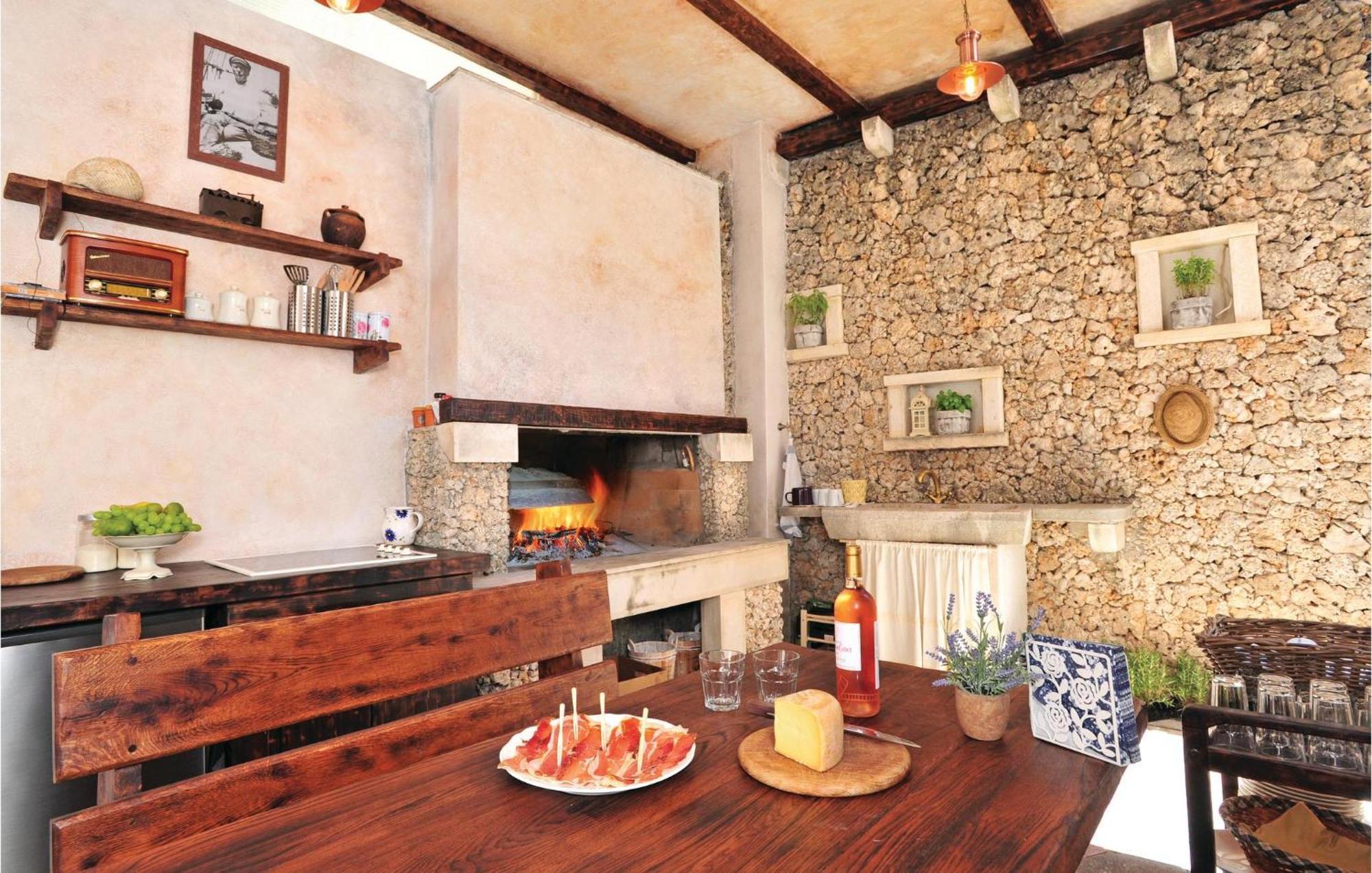 3 Bedroom Gorgeous Home In Makarska Dış mekan fotoğraf
